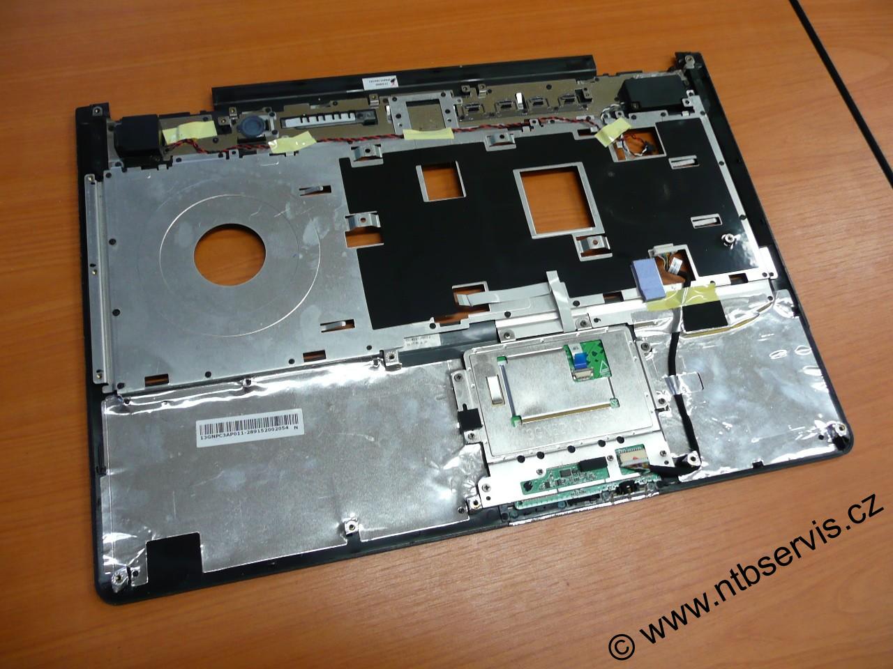 Plast kolem klávesnice Asus M50V