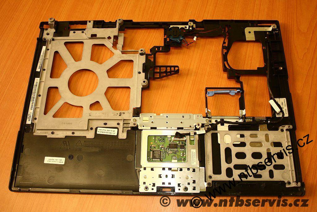 Plast kolem klávesnice Dell Latitude D620