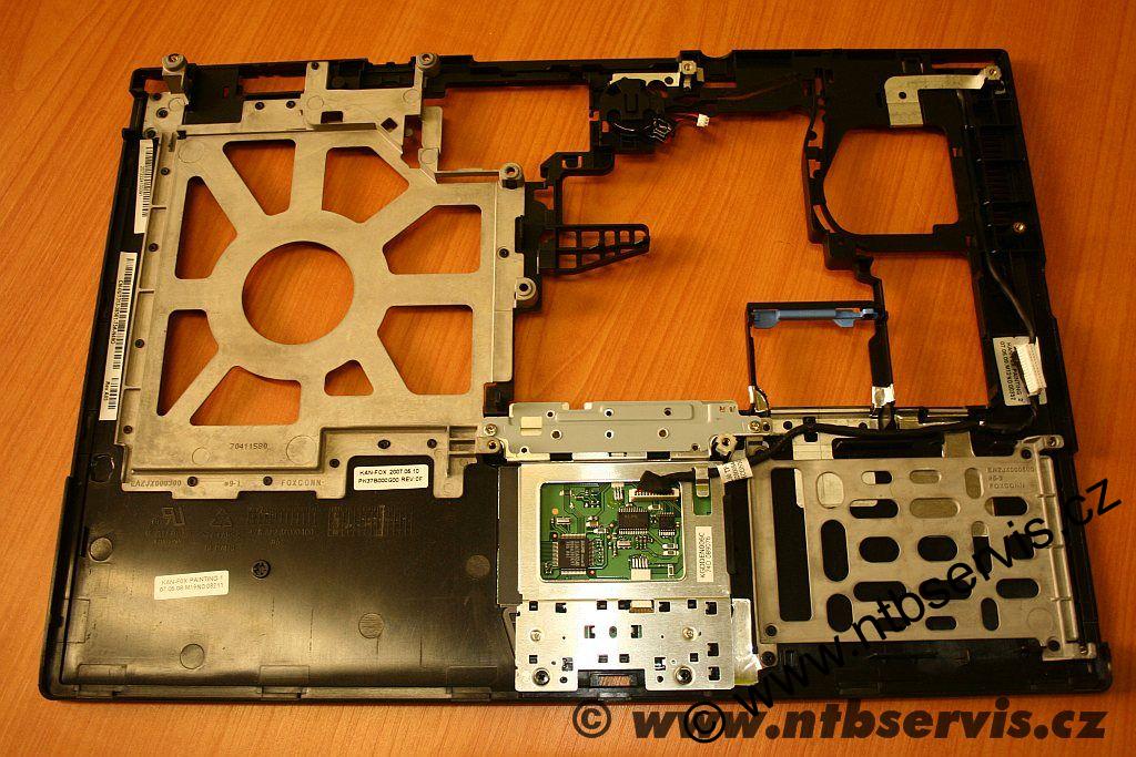 Plast kolem klávesnice Dell Latitude D620