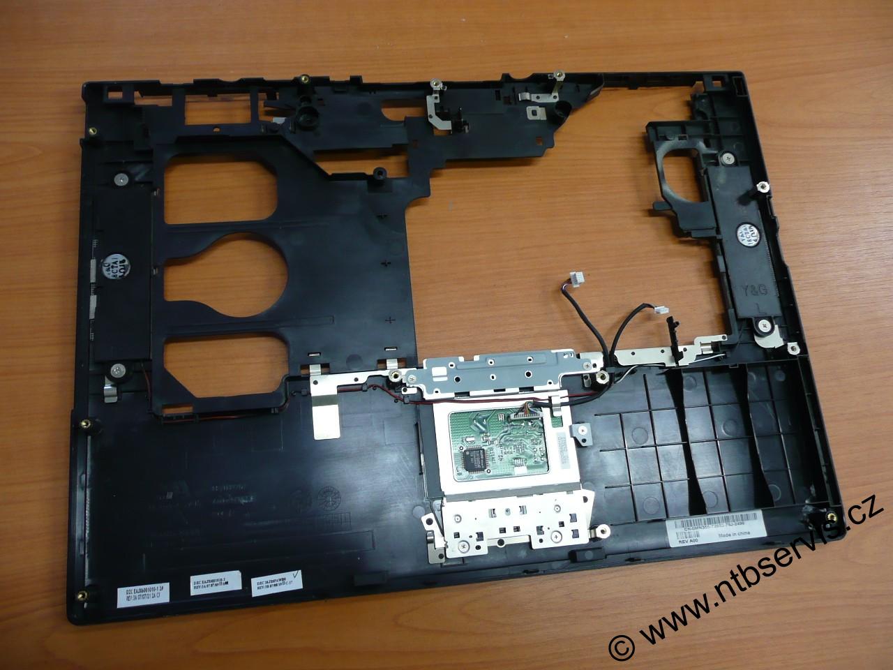 Plast kolem klávesnice Dell Latitude D531