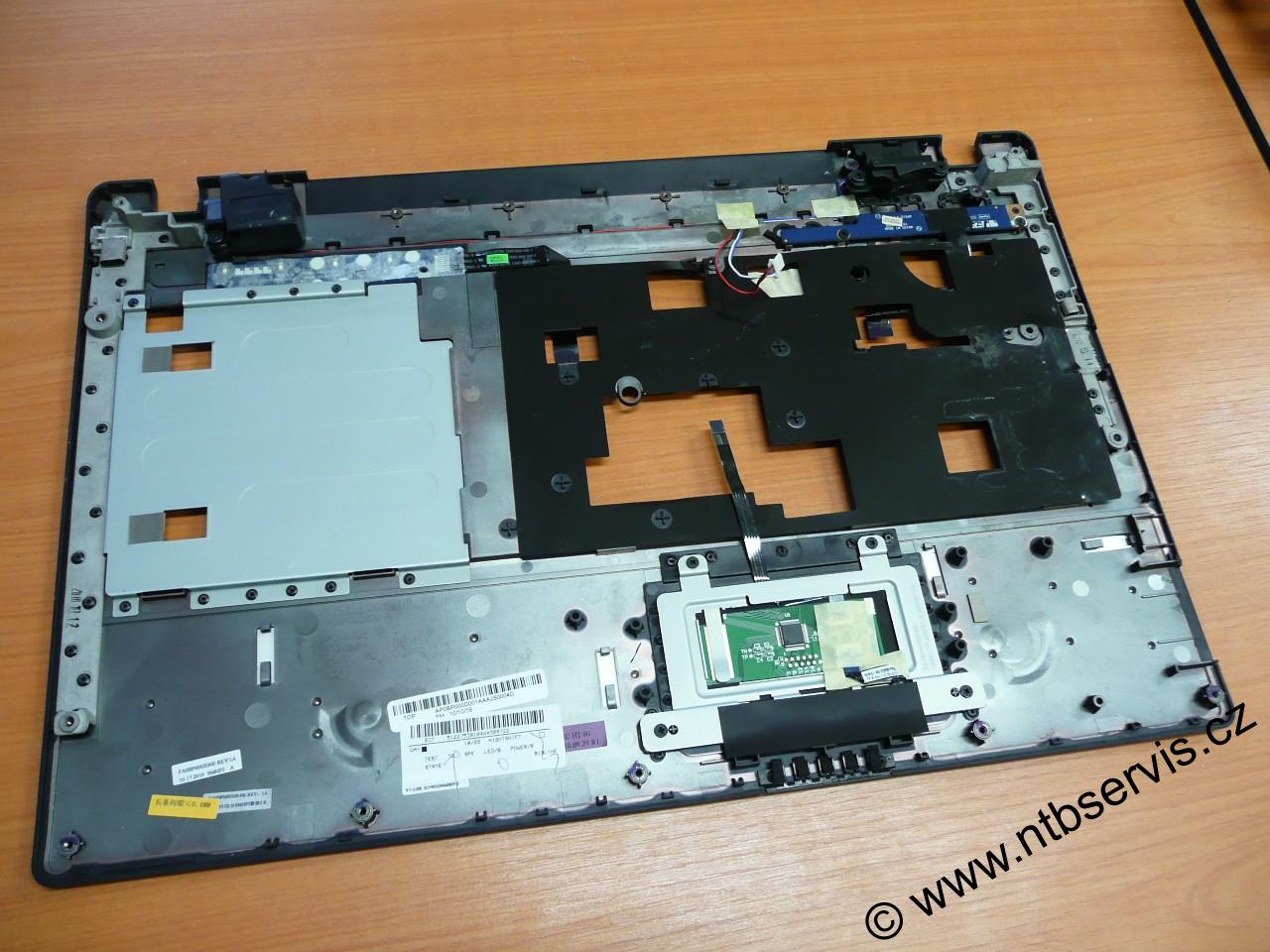 Plast kolem klávesnice Lenovo IdeaPad G560