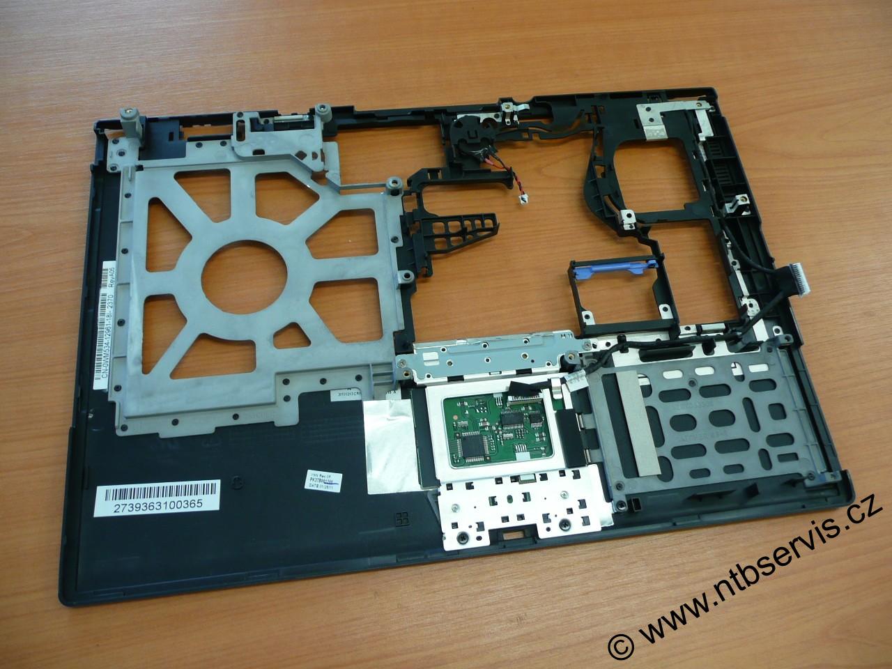 Plast kolem klávesnice Dell Latitude D630