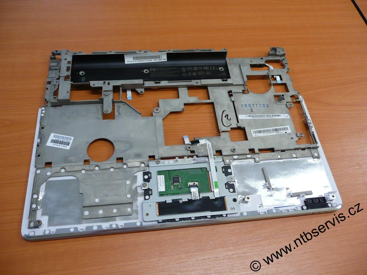 Plast kolem klávesnice HP Pavilion DV4