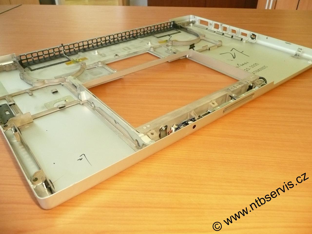 Spodní šasí, vana, kryt pro Apple MacBook Pro 17"  A1229