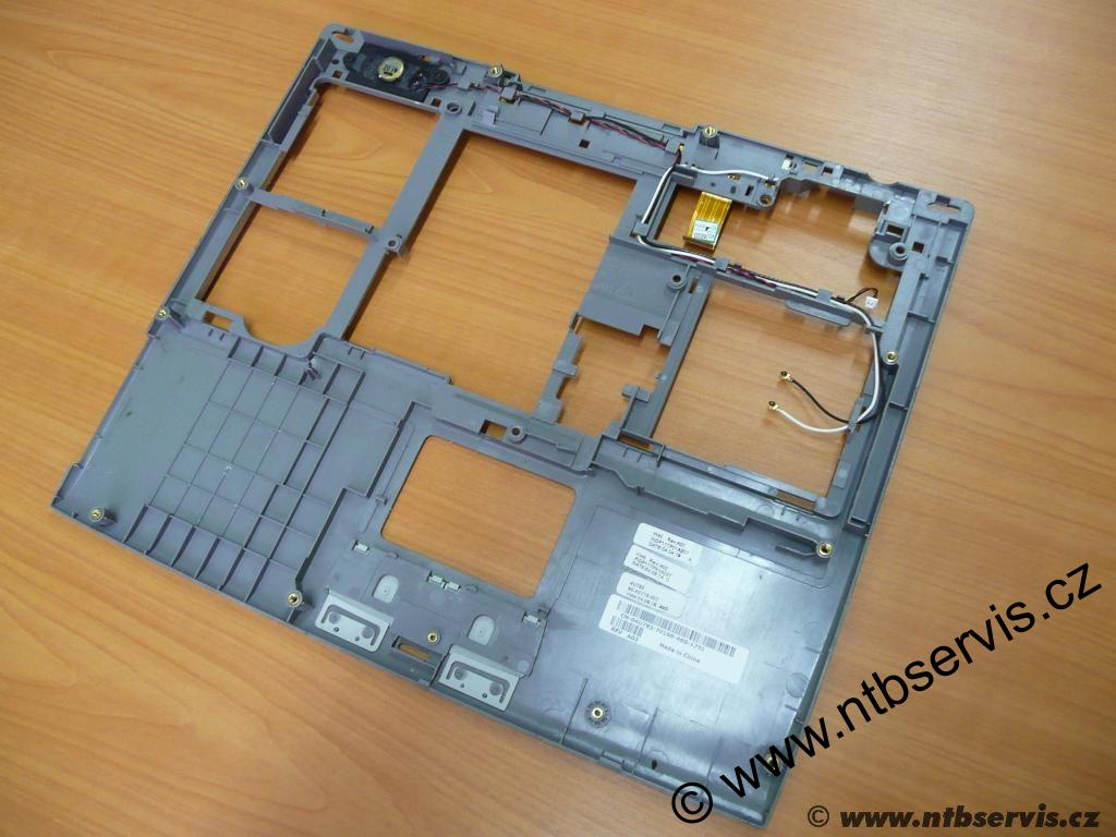 Plast kolem klávesnice Dell Latitude D400