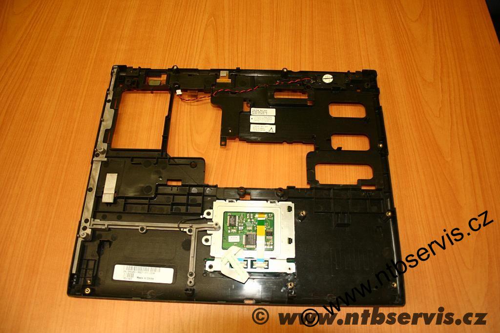 Plast kolem klávesnice Dell Latitude D410