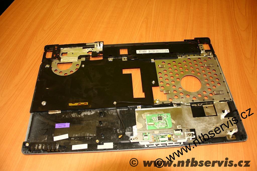 Plast kolem klávesnice MSI EX620X