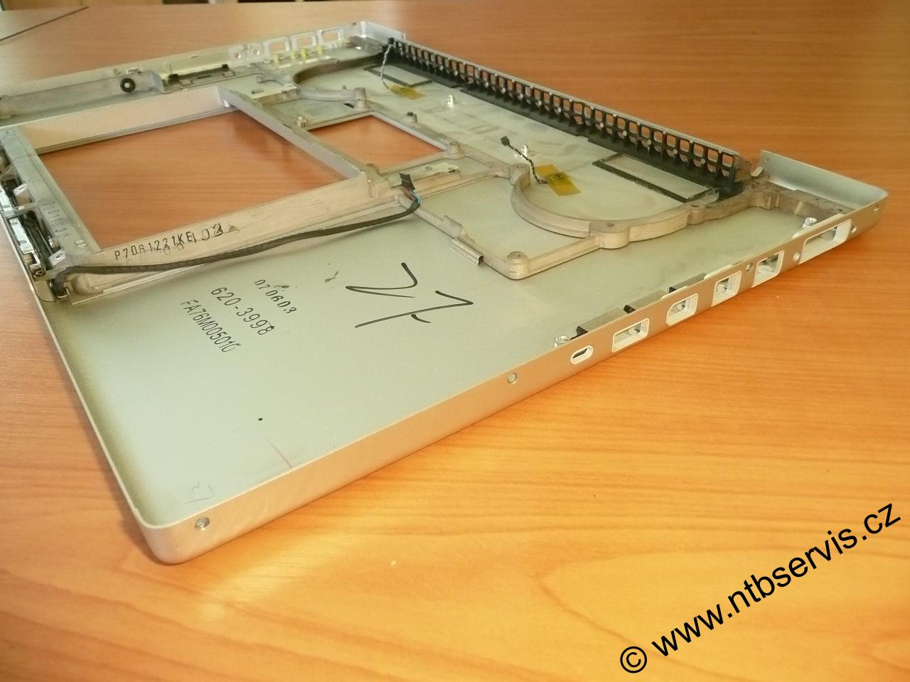 Spodní šasí, vana, kryt pro Apple MacBook Pro 17"  A1229